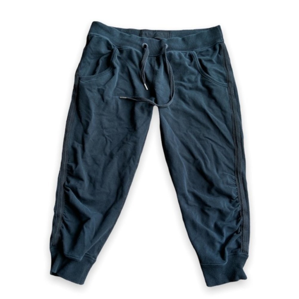 Lululemon Black cuddle crop jogger size 8
